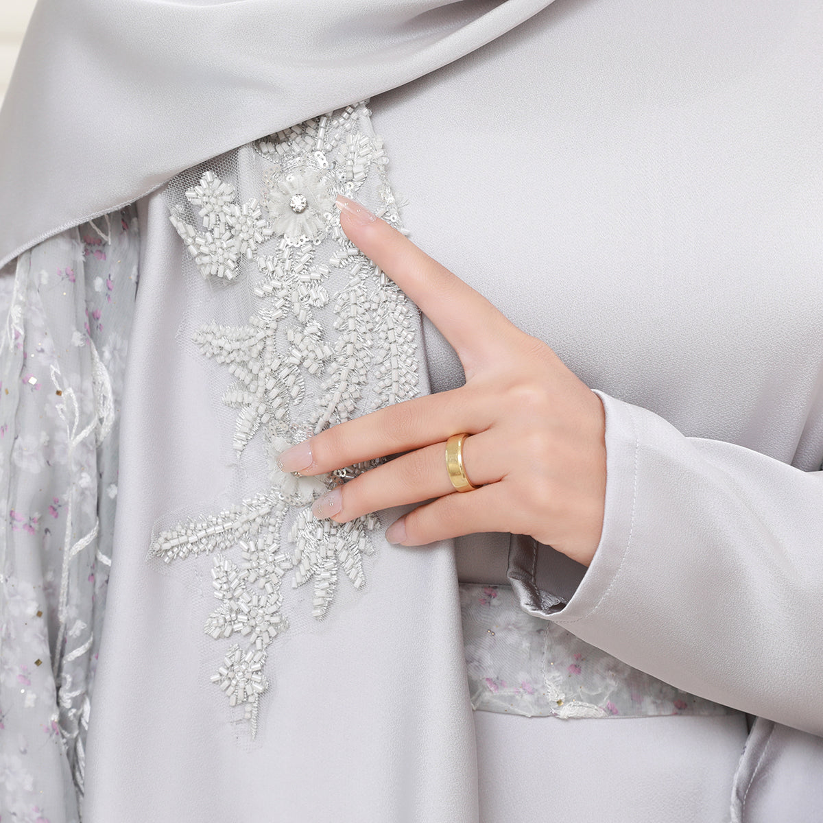 Reversible 4-Piece Batwing Abaya Set – Armani Satin & Embroidered Chiffon (NCS018)
