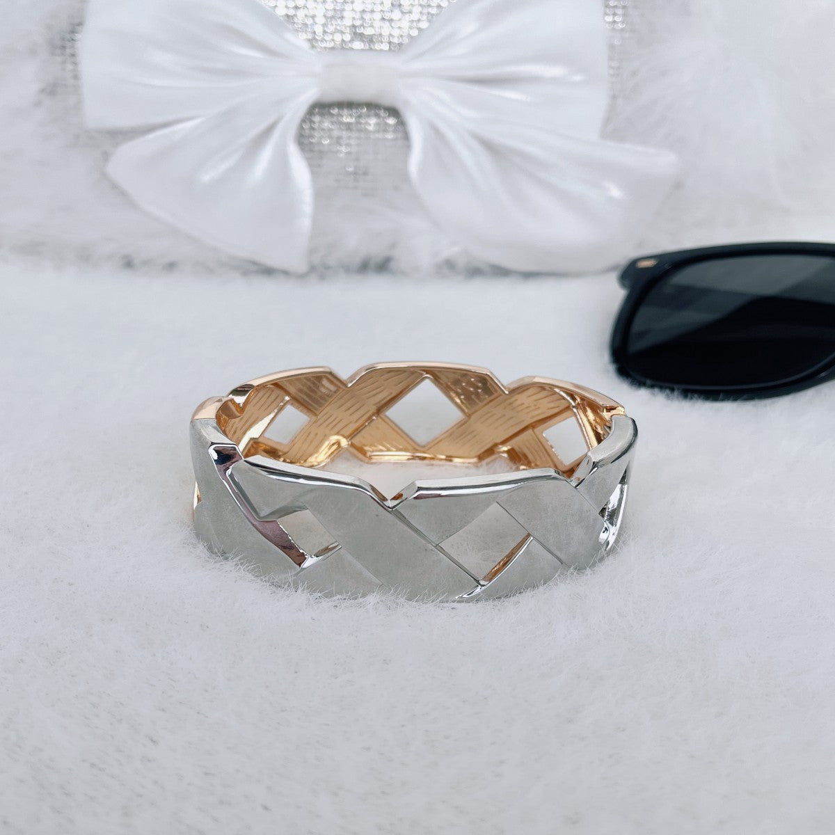 Gold-Plated Openable Wide Cuff Bracelet with Pearls – Elegant Statement Jewelry for Women(NCJ004)