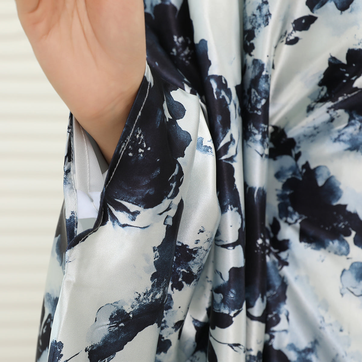 Oversized Batwing Abaya with Hidden Belt & Zipper (NCK004)