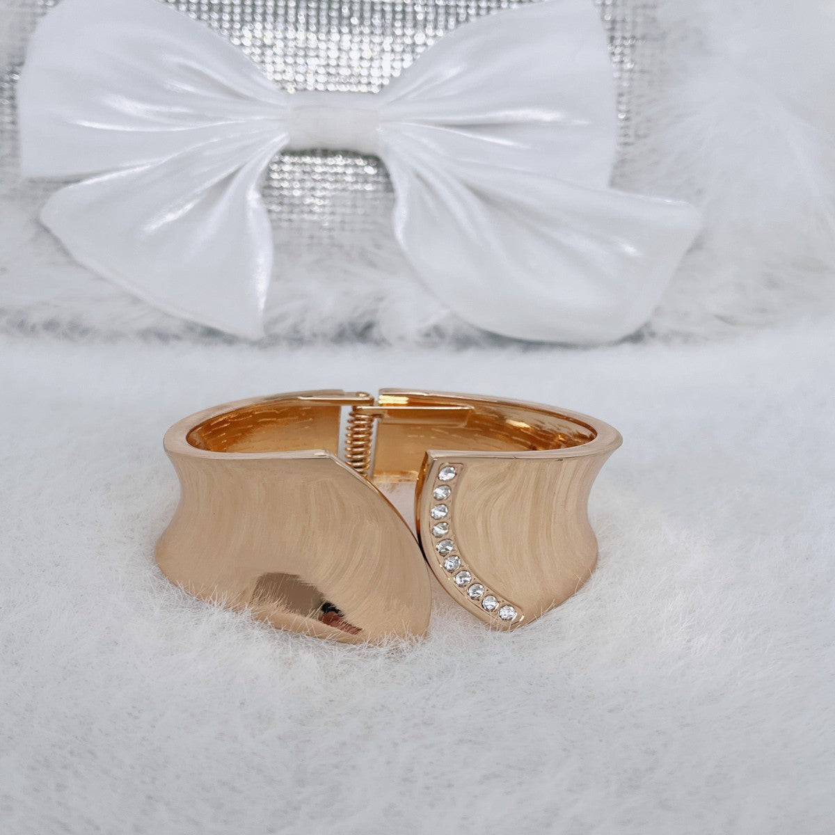 Gold-Plated Openable Wide Cuff Bracelet with Pearls – Elegant Statement Jewelry for Women(NCJ004)