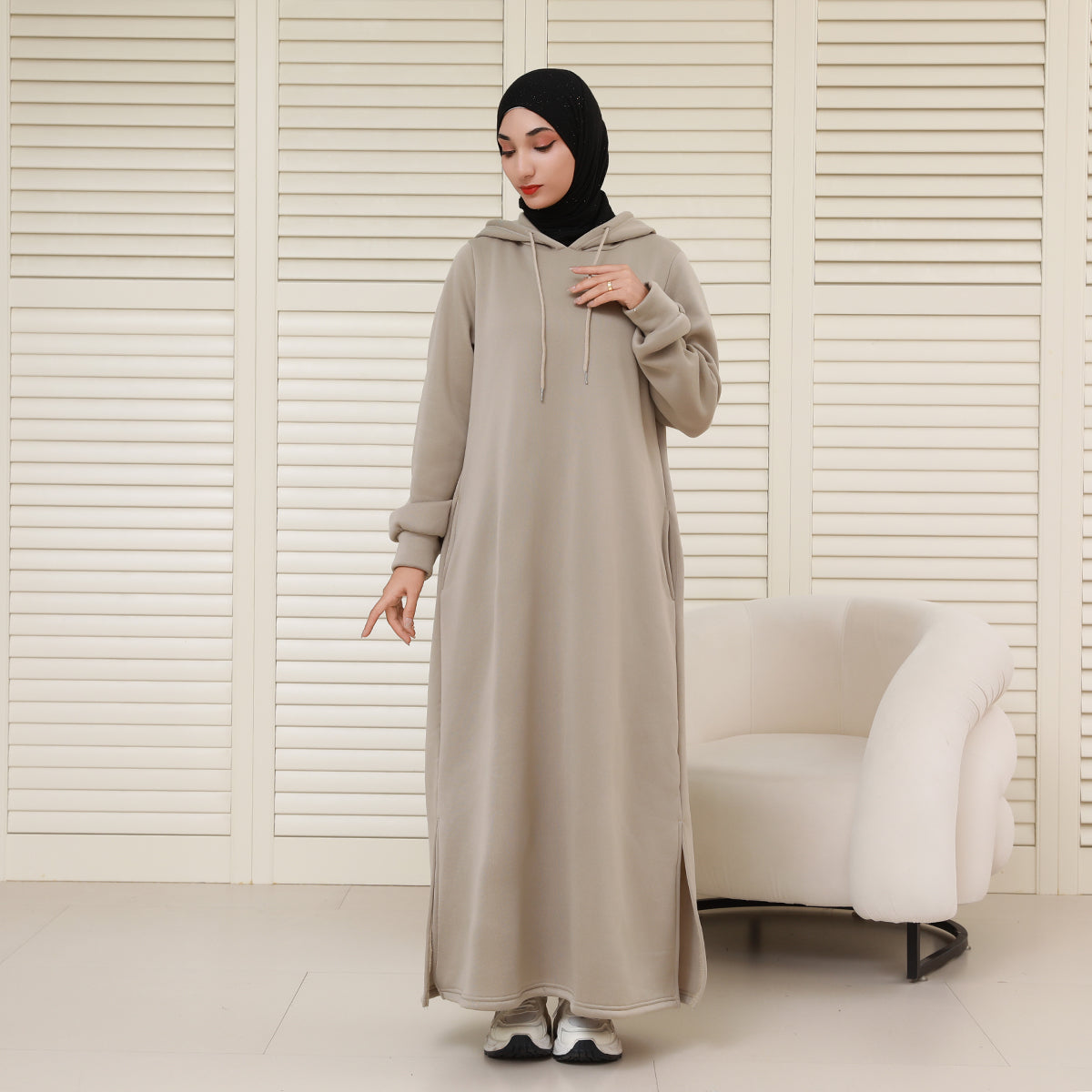 Winter Hoodie Abaya Dress with Pockets – Fleece-Lined Wrinkle-Resistant Modest Wear for Women(NCA012)