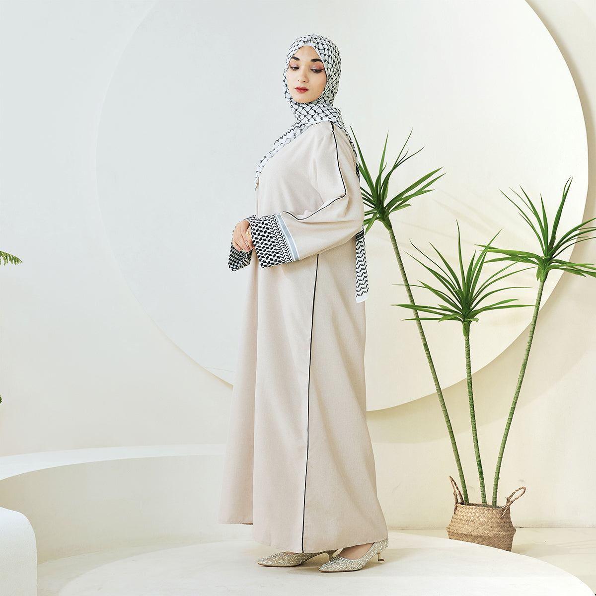 Qahira Keffiyeh Abaya-Handcrafted Embroidered (NCA009)