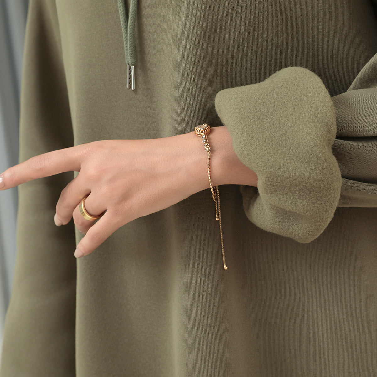 Winter Hoodie Abaya Dress with Pockets – Fleece-Lined Wrinkle-Resistant Modest Wear for Women(NCA012)
