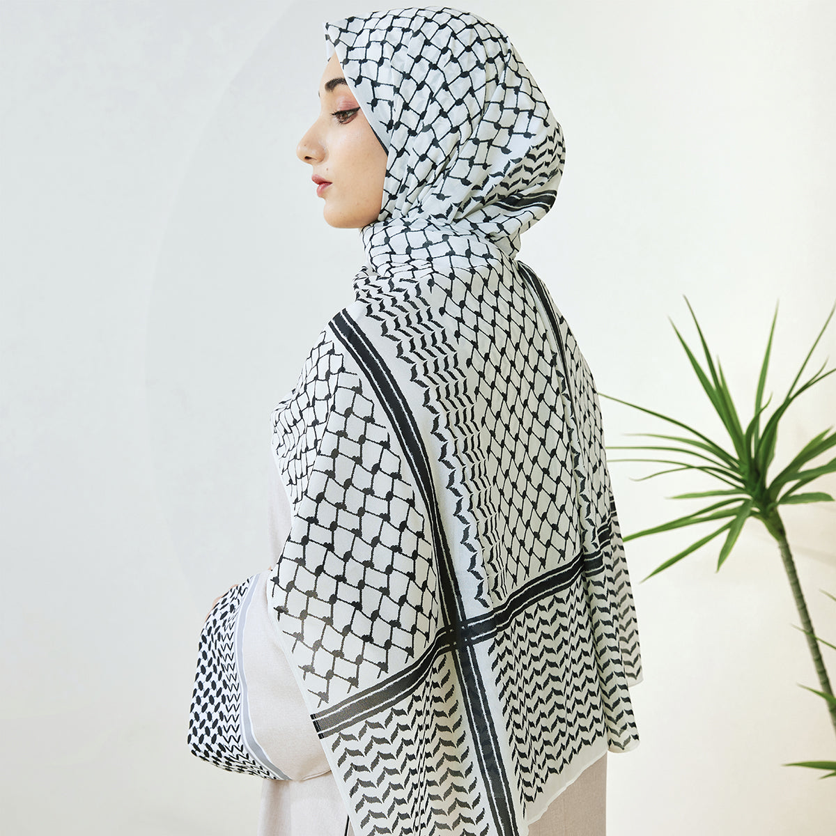 Qahira Keffiyeh Abaya-Handcrafted Embroidered (NCA009)
