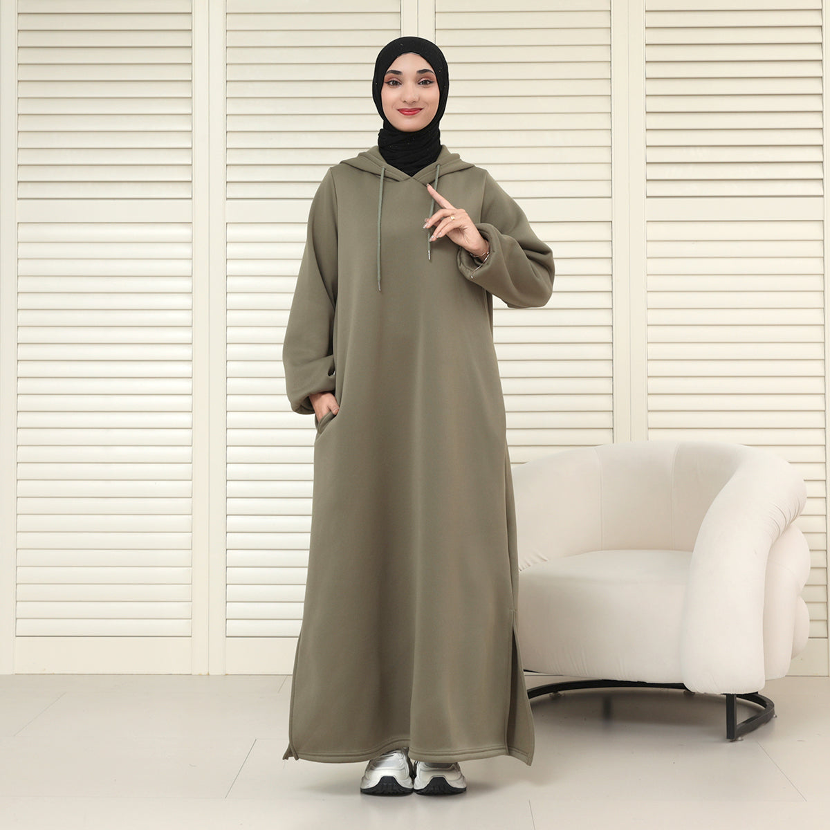 Winter Hoodie Abaya Dress with Pockets – Fleece-Lined Wrinkle-Resistant Modest Wear for Women(NCA012)
