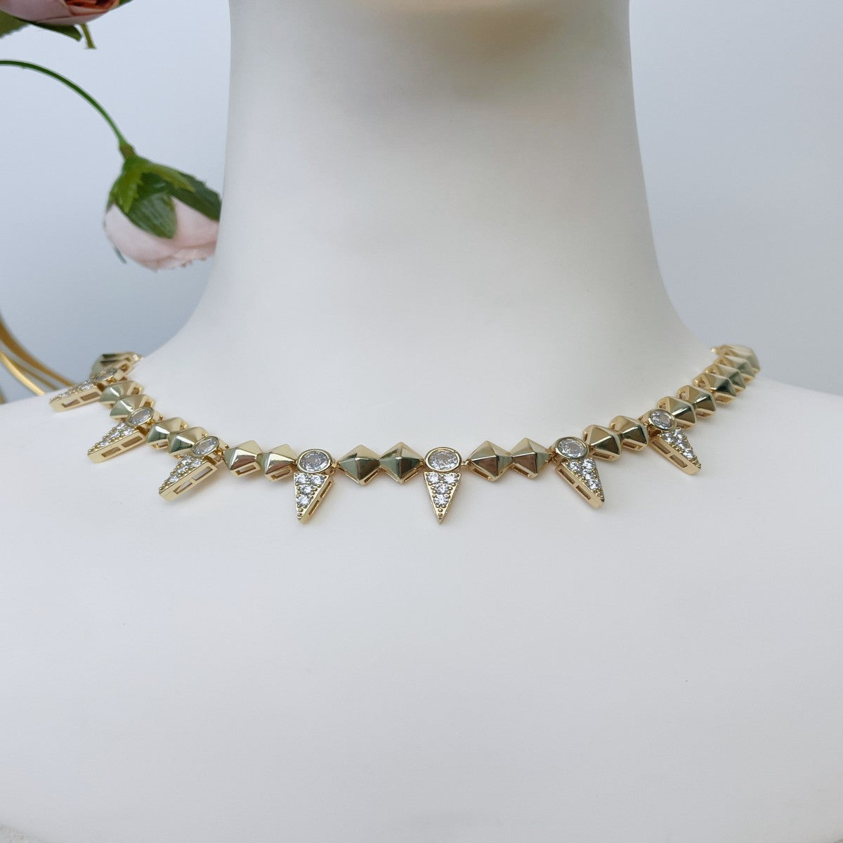 Gold Spiked Statement Necklace – Edgy Punk-Inspired Alloy Choker(NCJ007)